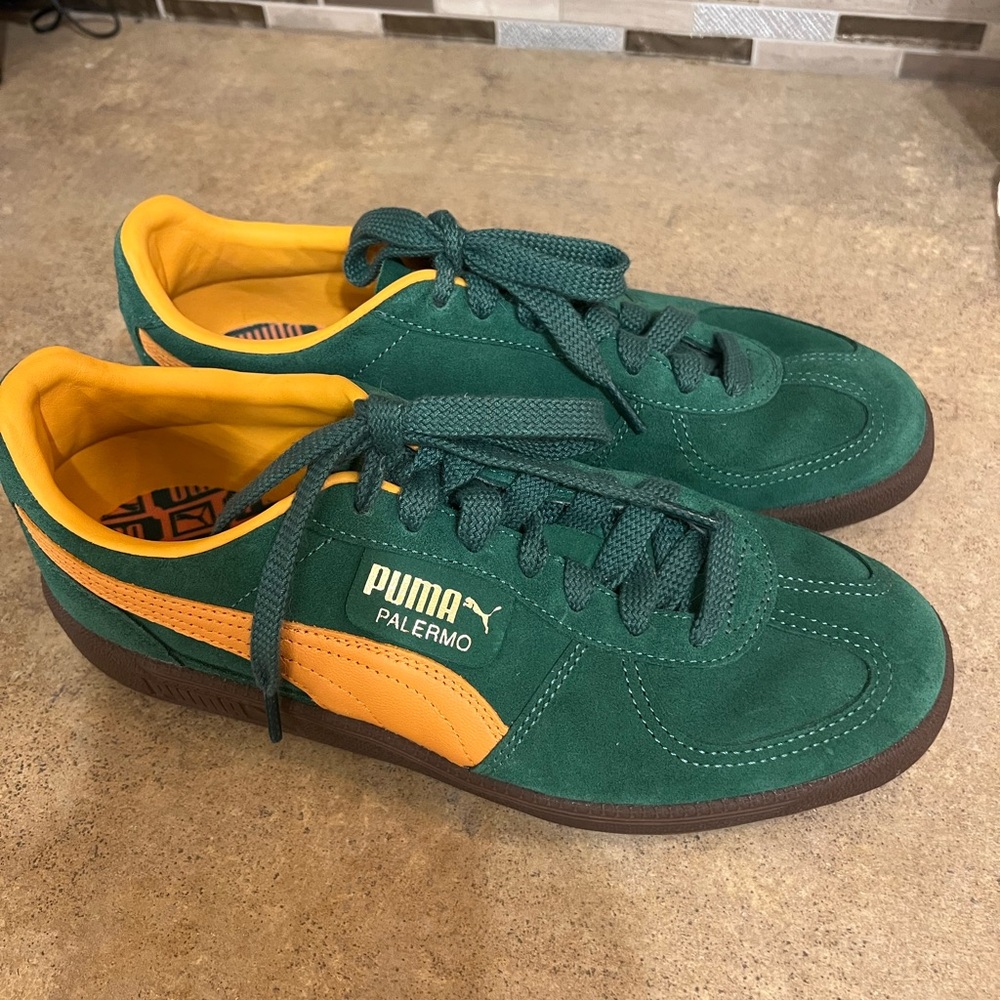 Like New Puma Palermo Sneakers Unisex Size 8.5 ( fits a 9.5 Women Size)